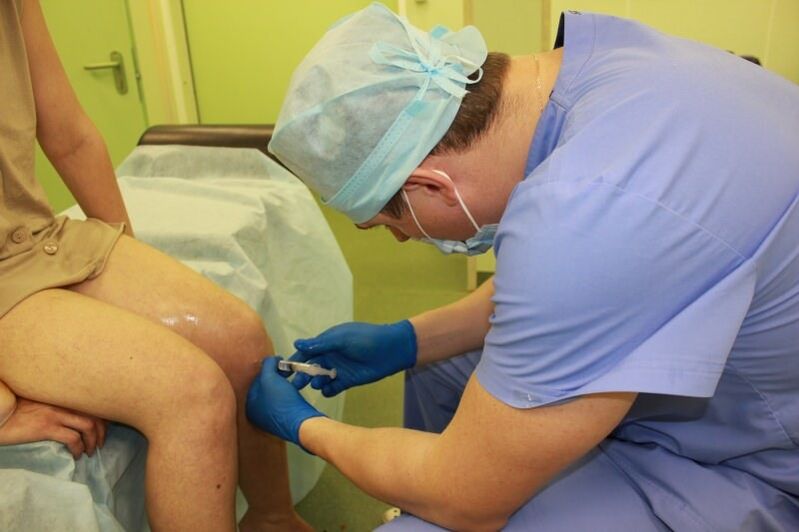 Zastrzyki dostawowe są ostatecznością w przypadku bardzo poważnych uszkodzeń stawu kolanowego